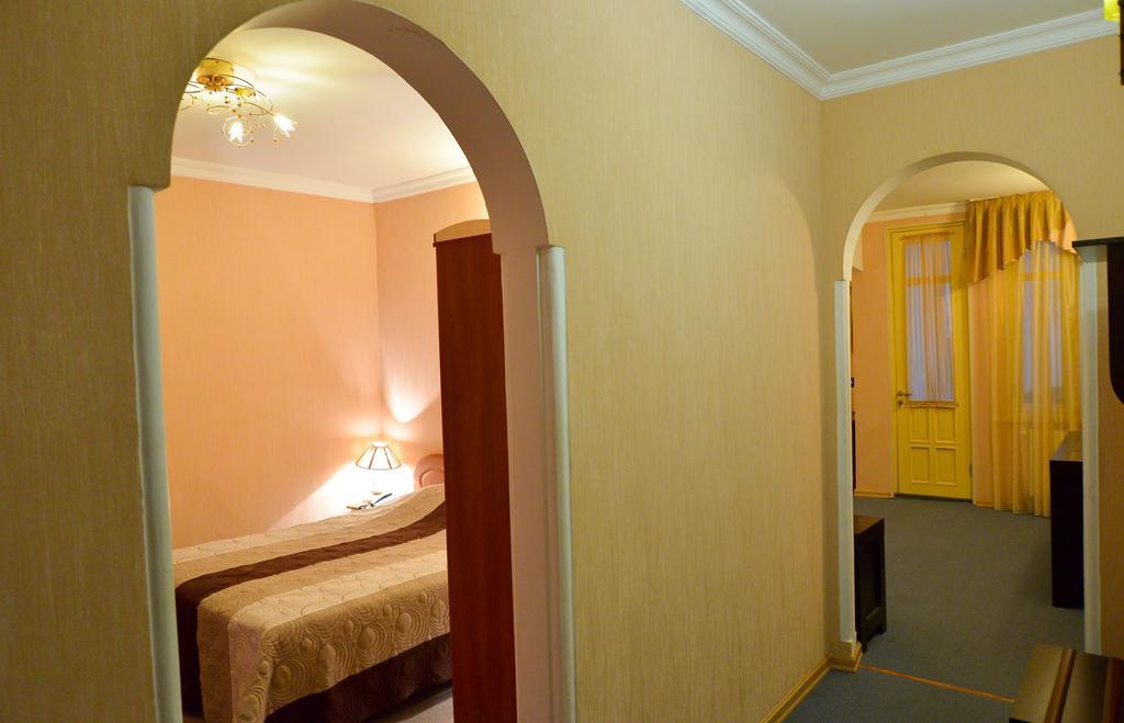 Hotel Old Town Kutaisi Oda fotoğraf