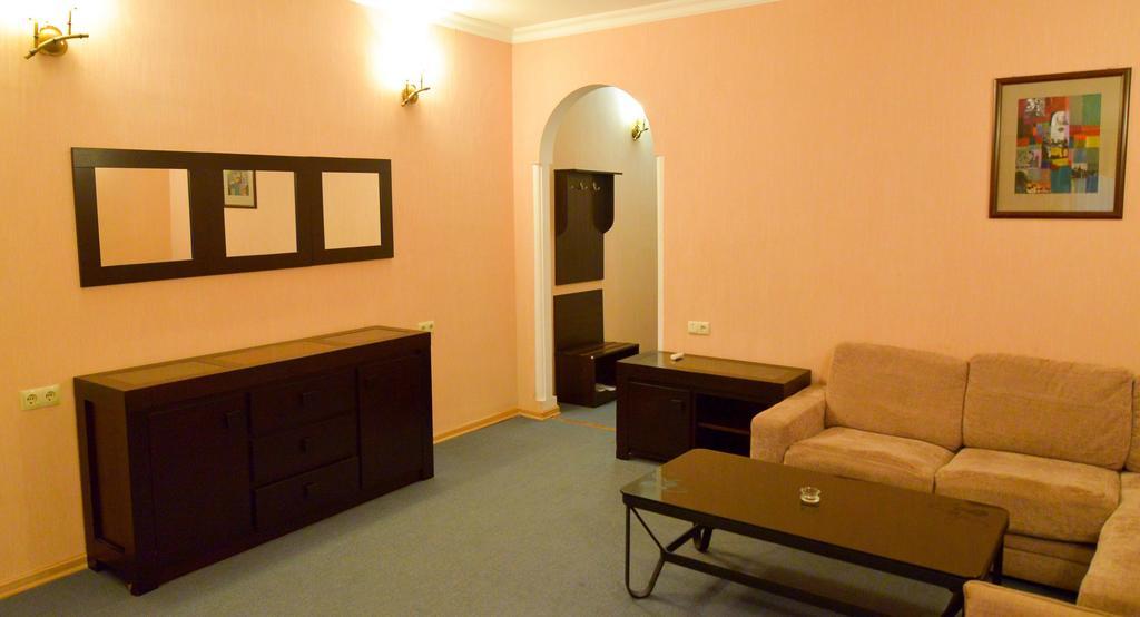 Hotel Old Town Kutaisi Oda fotoğraf